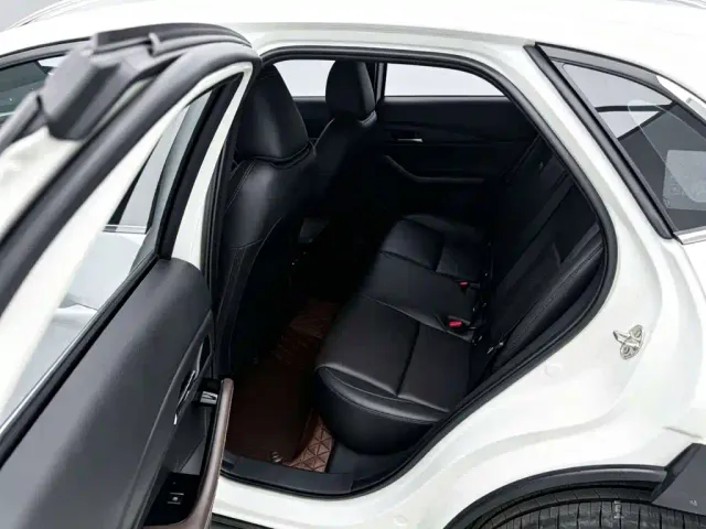 Mazda CX-30 — Фото автомобиля 8