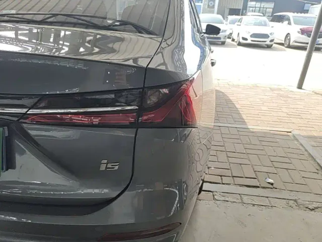Roewe i5 — Фото автомобиля 7