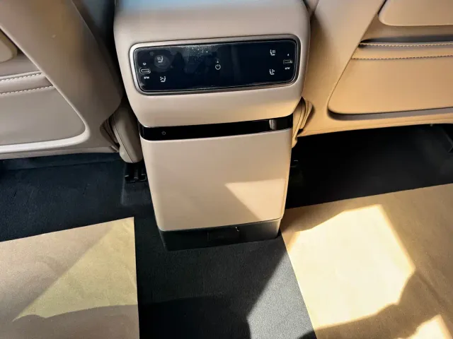 Li Auto i8 — Фото автомобиля 14