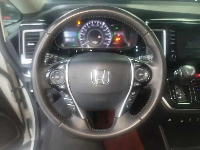 Honda Elysion — Фото автомобиля 10