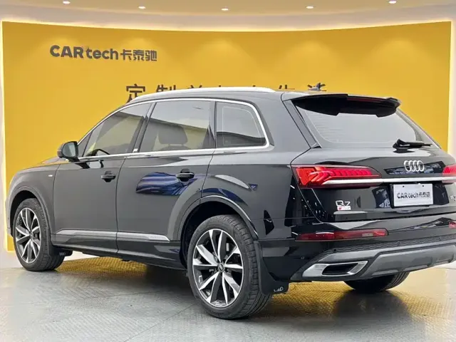 Audi Q7 — Фото автомобиля 3
