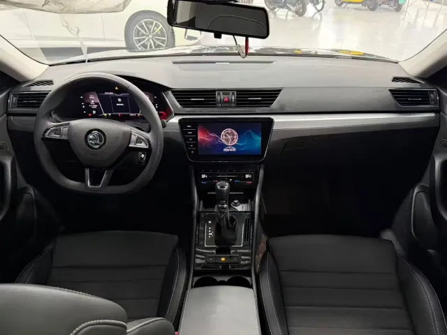 Skoda Superb — Фото автомобиля 7