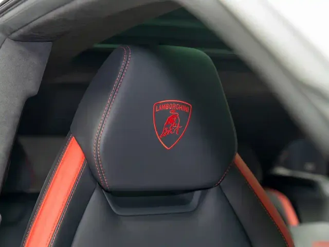 Lamborghini Urus — Фото автомобиля 14