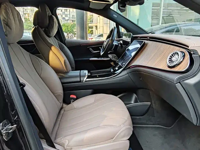 Mercedes-Benz EQE SUV — Фото автомобиля 6