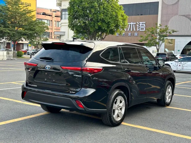 Toyota Highlander — Фото автомобиля 9