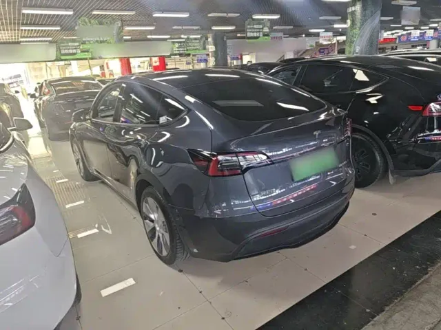 Tesla Model Y — Фото автомобиля 4