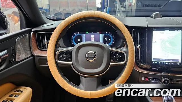 Вольво XC60 — Фото автомобиля 13