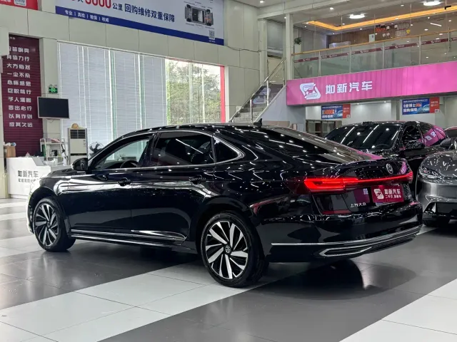 Volkswagen Passat — Фото автомобиля 4
