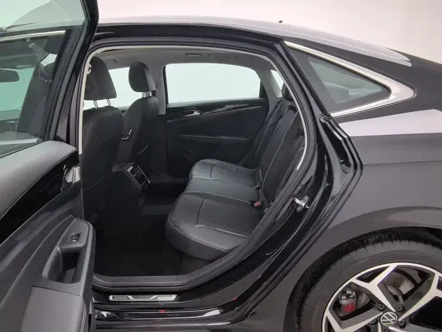 Volkswagen Passat — Фото автомобиля 15