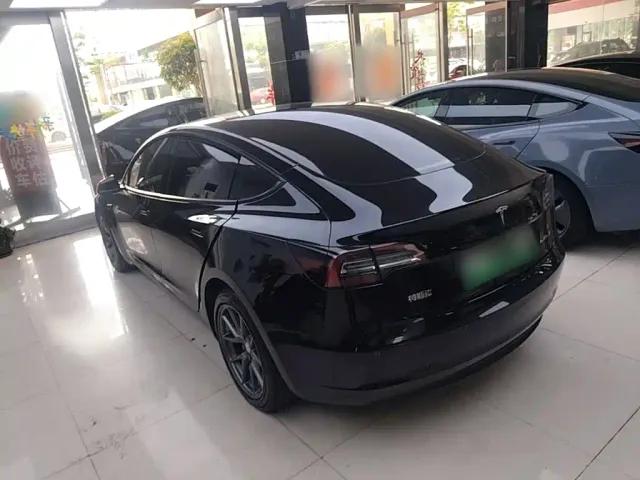 Tesla Model 3 — Фото автомобиля 22