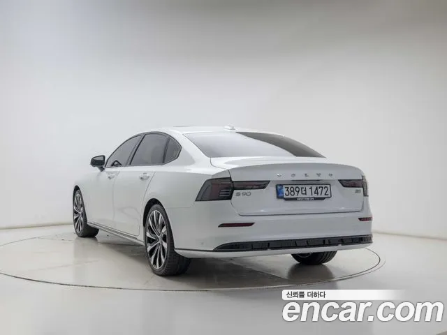 Volvo S90 — Фото автомобиля 4
