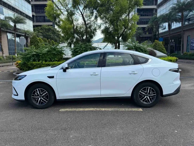 BYD Seal 05 DM-i — Фото автомобиля 21