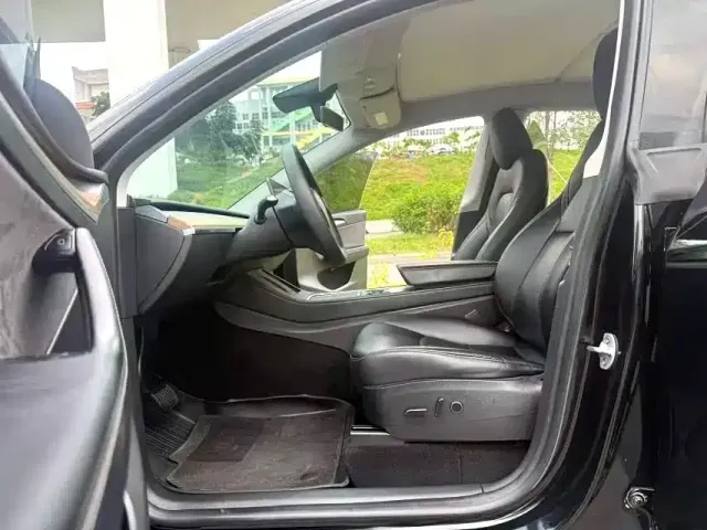Tesla Model Y — Фото автомобиля 12