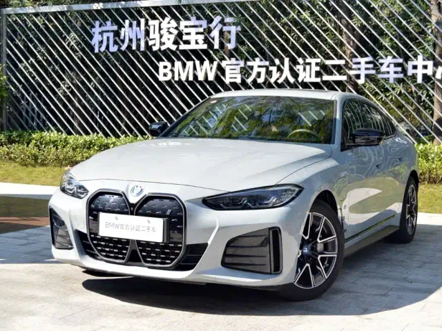 Фотография автомобиля — BMW i4