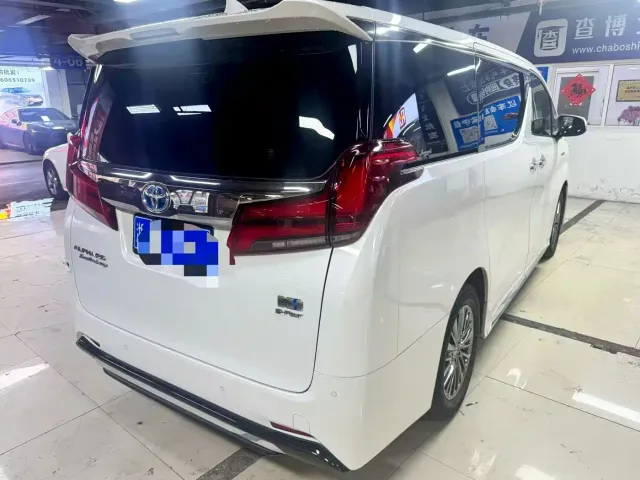 Toyota Alphard — Фото автомобиля 2