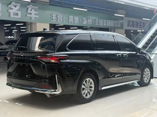 Toyota Granvia — Фото автомобиля 12