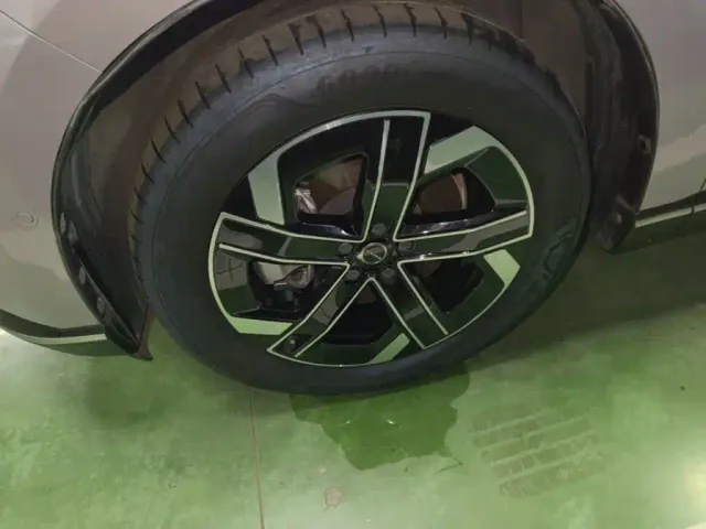 Volvo XC70 Plug-in Hybrid — Фото автомобиля 22