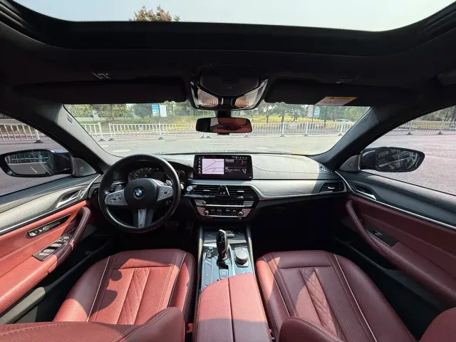 BMW 5 Series — Фото автомобиля 11
