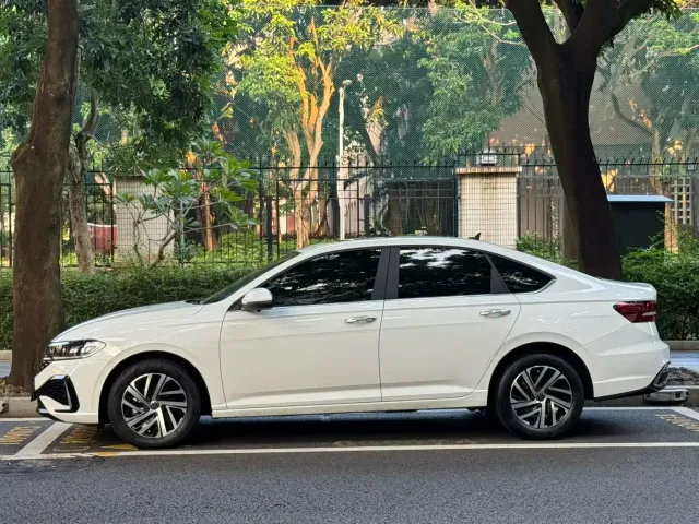 Volkswagen Lavida — Фото автомобиля 3