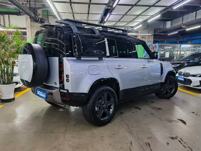 Land Rover Defender — Фото автомобиля 4