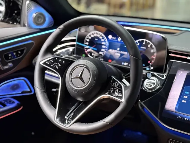 Mercedes-Benz E-Class — Фото автомобиля 6