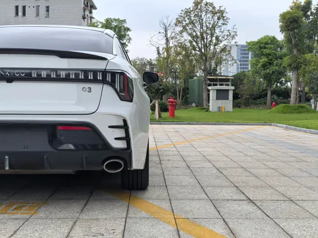 Lynk & Co 03 — Фото автомобиля 12