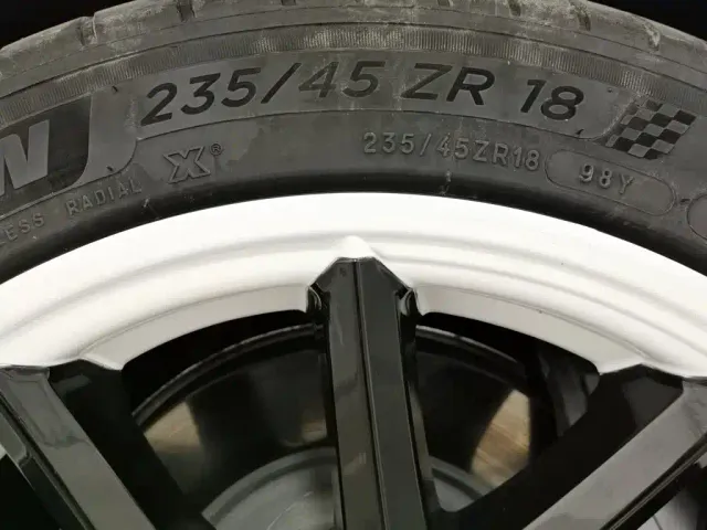 Tesla Model 3 — Фото автомобиля 24