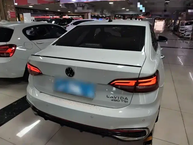 Volkswagen Lavida — Фото автомобиля 5