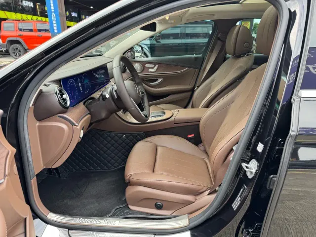 Mercedes-Benz E-Class — Фото автомобиля 8