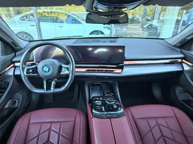 BMW i5 — Фото автомобиля 7