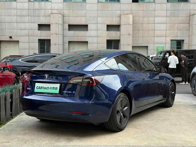 Tesla Model 3 — Фото автомобиля 3
