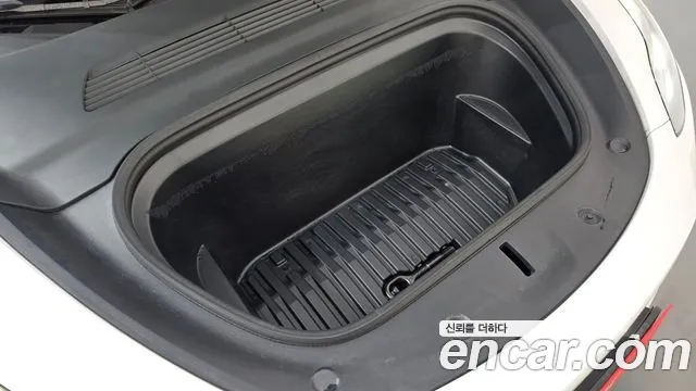 Tesla Model Y — Фото автомобиля 9
