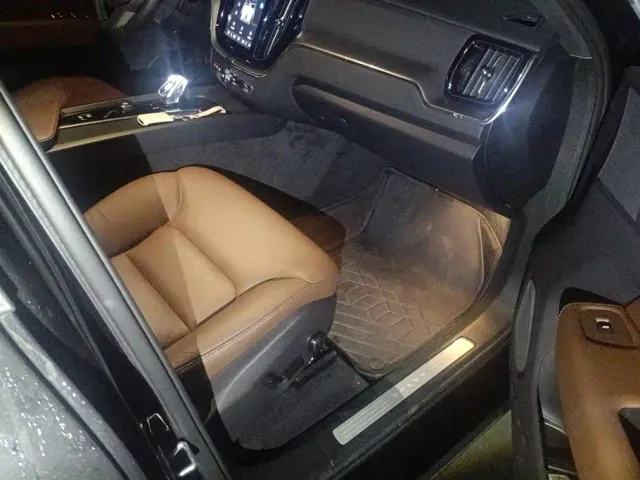 Volvo XC60 — Фото автомобиля 8