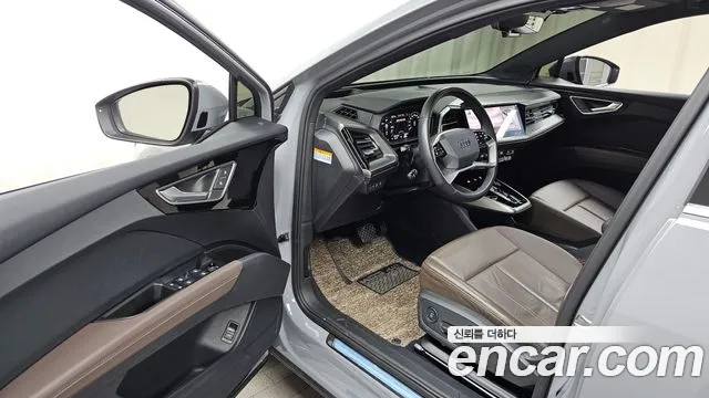 Audi Q4 e-tron — Фото автомобиля 10