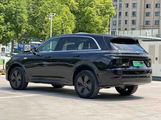Li Auto L7 — Фото автомобиля 9