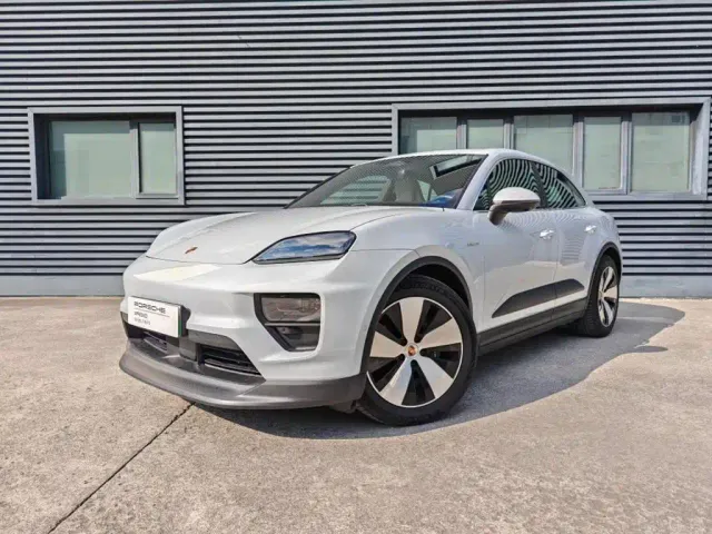 Фотография автомобиля — Porsche Macan EV