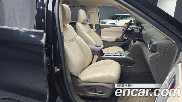 Ford Explorer Explorer 6 поколение 3.0 Platinum 4WD — Фото автомобиля 10