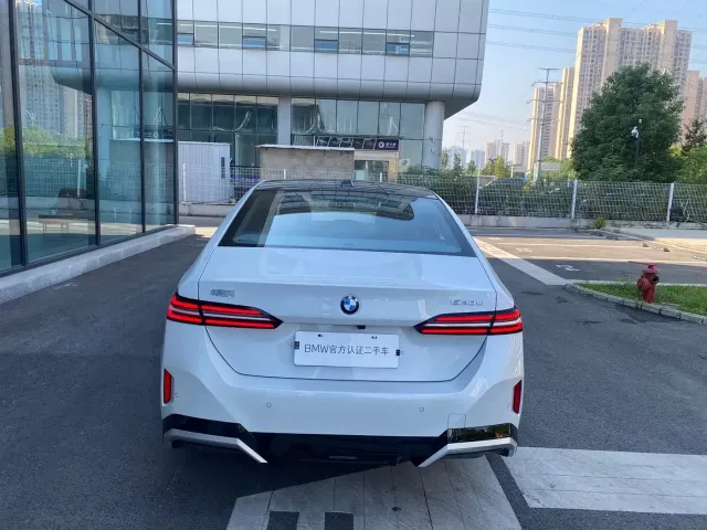 BMW 5 Series — Фото автомобиля 15