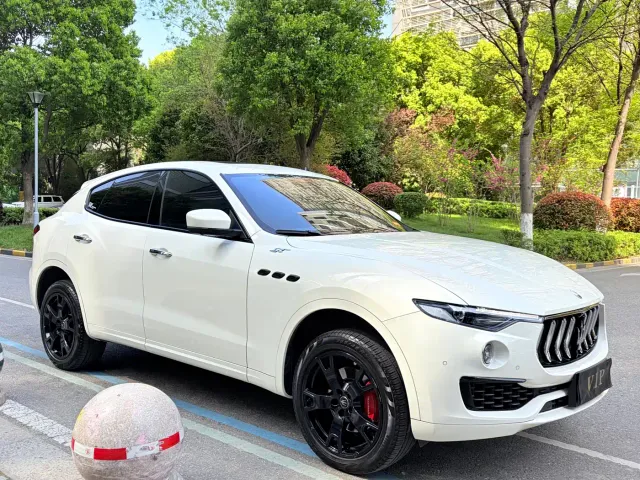 Maserati Levante — Фото автомобиля 3
