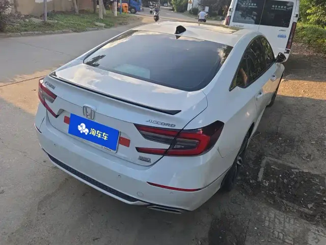 Honda Accord — Фото автомобиля 3