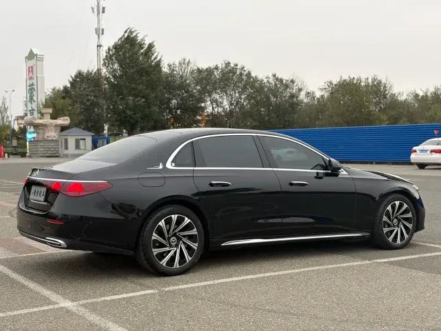 Mercedes-Benz E-Class — Фото автомобиля 25