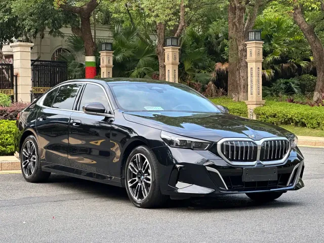 Фотография автомобиля — BMW 5 Series