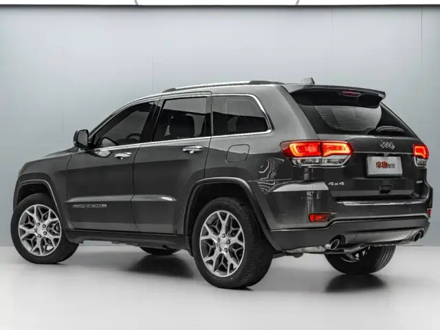 Jeep Grand Cherokee — Фото автомобиля 5
