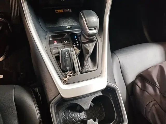 Toyota RAV4 — Фото автомобиля 9