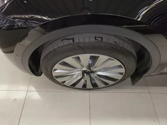 Tesla Model Y — Фото автомобиля 22