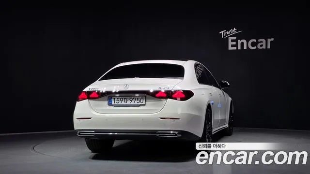 Mercedes-Benz E-Class — Фото автомобиля 4