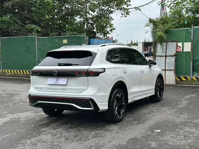Volkswagen Tiguan L — Фото автомобиля 7