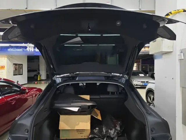 Tesla Model Y — Фото автомобиля 18