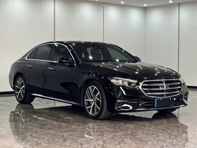 Mercedes-Benz E-Class — Фото автомобиля 2