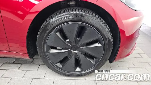 Tesla Model 3 — Фото автомобиля 21